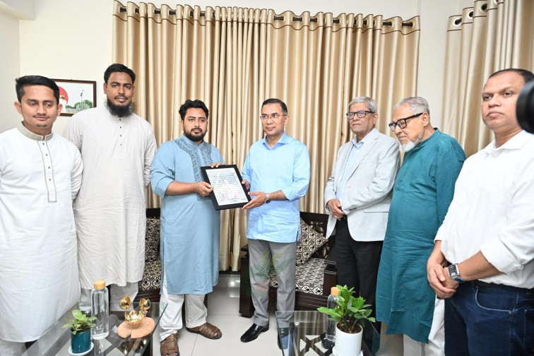 নাহিদ ইসলামের বাসায় তারেক রহমান