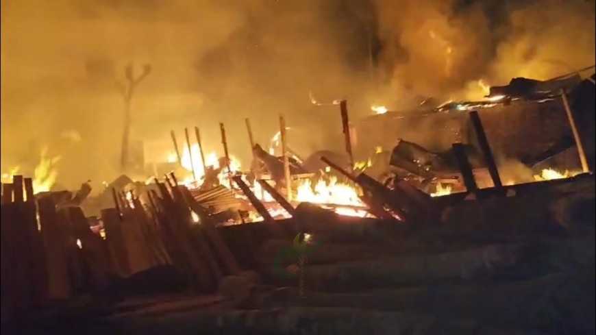 যশোর অভয়নগরে আগুনে ৩৫ দোকান পুড়ে ছাই ক্ষতি প্রায় ৩ কোটি টাকা