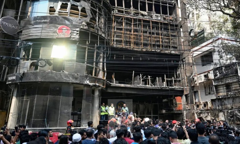 বেইলি রোডে গ্রিন কোজি কটেজে অগ্নিকাণ্ডে ৪৬ জনের মৃত্যুর ঘটনায়: ১৩ ব্যবসায়ীর বিরুদ্ধে গ্রেপ্তারি পরোয়ানা