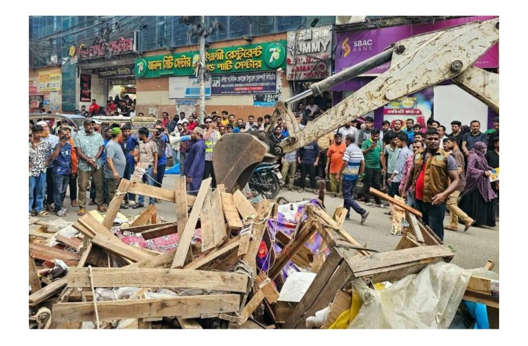 কক্সবাজারে পাহাড়ধসে প্রাণহানি বেড়ে ১১, উদ্ধার অভিযান অব্যাহত